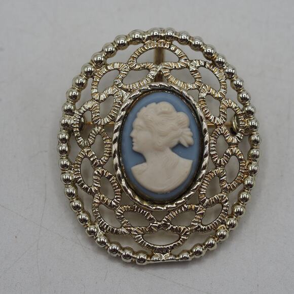 Sarah Coventry SC Blue Lady Cameo Brooch Pin - Picture 1 of 2